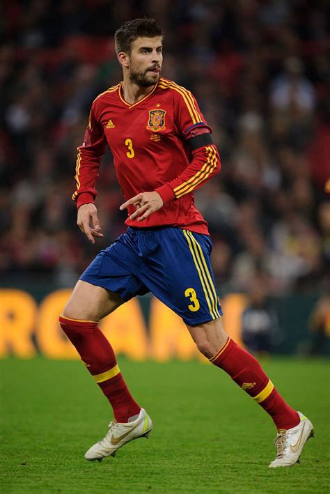 69 best Gerard Pique images on Pinterest | Pique, Football players and ...