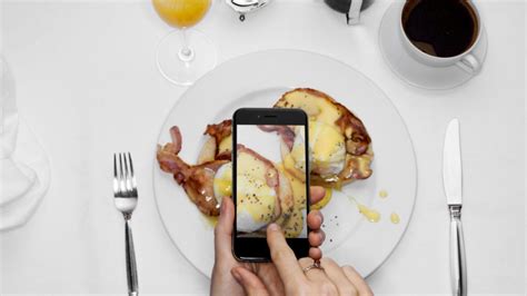 Restaurant offers customers "Instagram Pack" for better food photosHelloGiggles