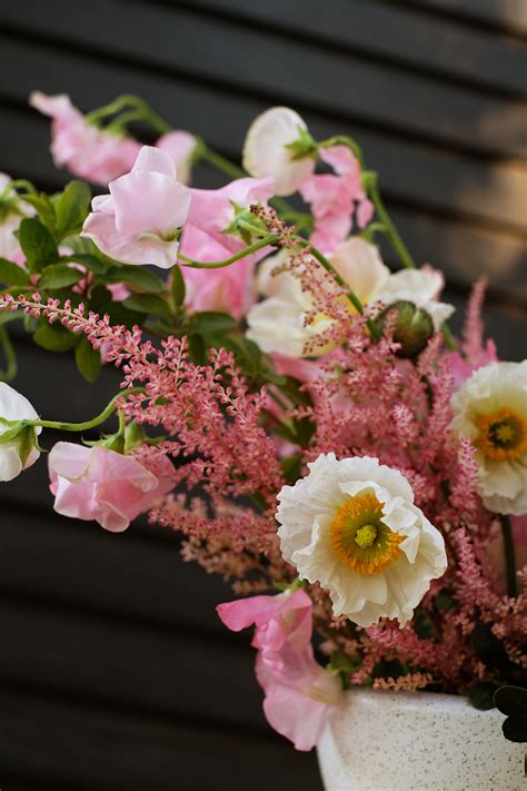 Valentine’s Day Sweet Pea + Poppy Arrangement | Oleander + Palm