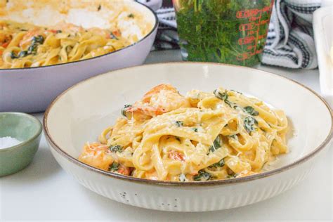 Creamy Shrimp Alfredo With Spinach Pasta Recipe - Savory Thoughts