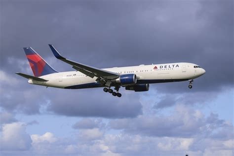 Delta Resumes JFK To London Service With Middle Seat Blocked - Simple ...