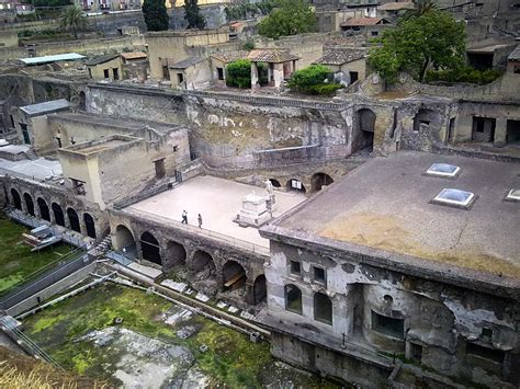 Private Walking tour of Herculaneum - Leisure Italy