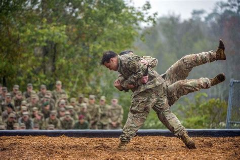 Hand-to-Hand Combat Training | Airborne ranger, Combat training, Hand ...