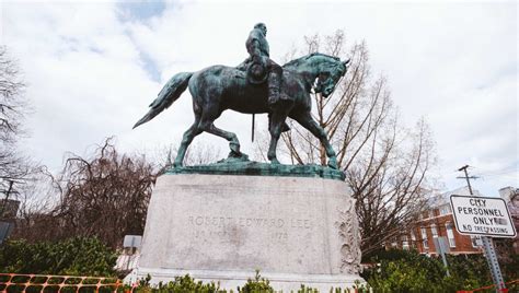 WATCH: Robert E. Lee statue taken down in Charlottesville - Oklahoma News