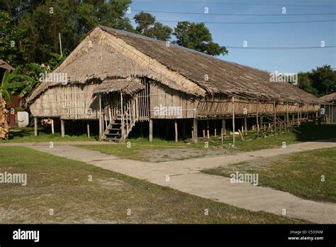 Rungus long house Hongkod Koisaan Penampang Kota Kinabalu ( Borneo ) Malaysia Stock Photo - Alamy