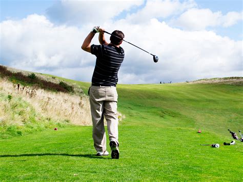 7 ways to improve your golf swing - Easy Health Options®