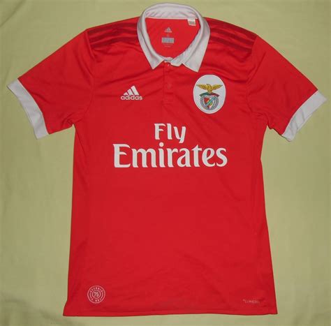 Benfica Home football shirt 2017 - 2018. Sponsored by Emirates