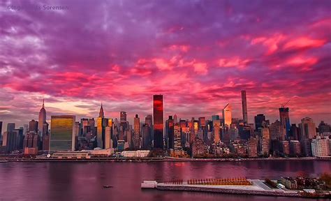 Morning NYC! Loving this sunrise of Midtown Manhattan by Inga Sarda Sorensen | Sunrise, Nyc, Skyline