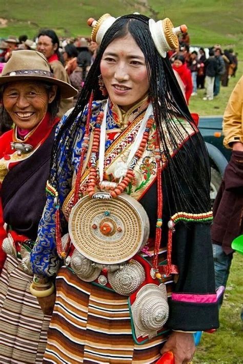 Peuple en exil, peuple en danger, peuple que la Chine réussi peu à peu à exterminer ainsi que ...