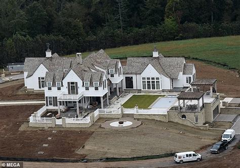 Carrie Underwood's new family mansion in Nashville pictured under construction | Daily Mail Online