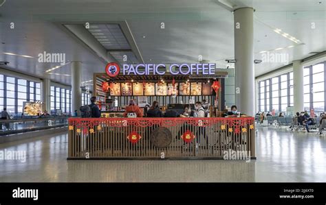 A cafe in an airport terminal Stock Photo - Alamy