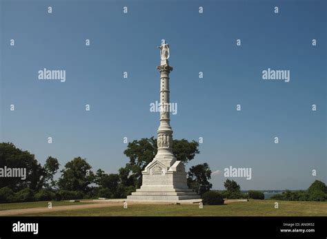 Yorktown Victory Monument Virginia Battlefield Stock Photo - Alamy