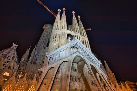 Spain Sagrada Familia night view 3408025 Stock Photo at Vecteezy