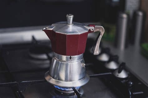 The Ultimate Guide to Brewing Moka Pot Coffee | JavaPresse Coffee Company