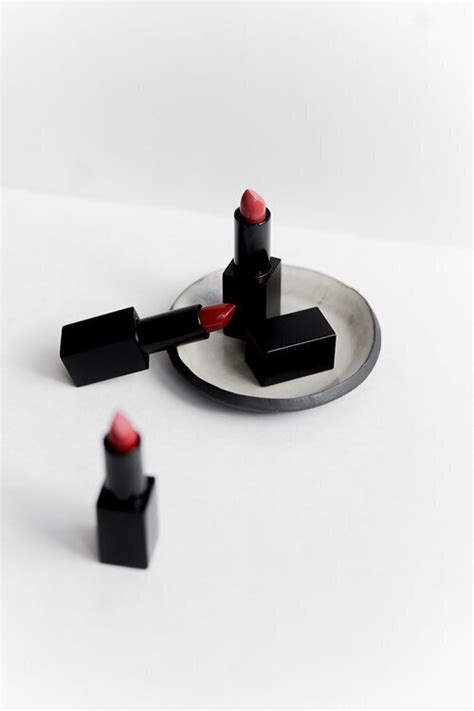 The 10 Best Natural Lipsticks With Organic Ingredients — The Good Trade