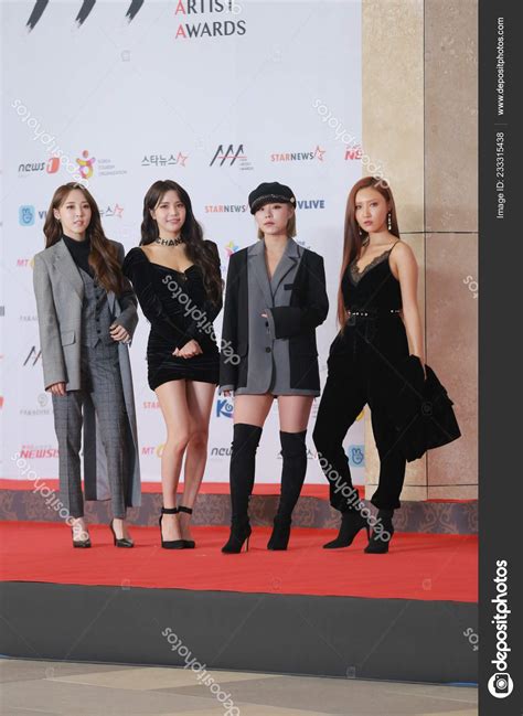 Members South Korean Girl Group Mamamoo Pose Arrive Red Carpet — Stock Editorial Photo ...