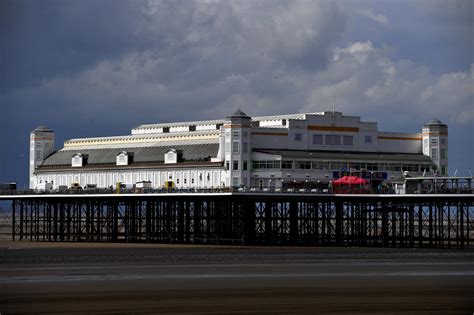 Weston-super-Mare pier fire – LandmarkLocation.com