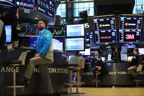 S&P 500, Dow, and Nasdaq move higher as yields sink | Seeking Alpha