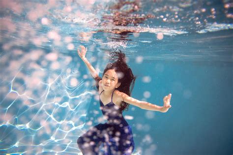 Underwater Photographer - Child & Family Photography