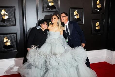 Ariana Grande Brought Her Parents To The Grammys - DemotiX