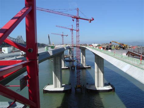 File:San Francisco Oakland Bay Bridge between the spans.jpg - Wikimedia Commons