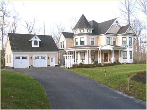 Victorian! It's like a castle :) | Victorian homes, Modern victorian homes, Modern victorian house