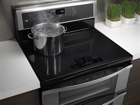 Whirlpool Induction Double Oven Freestanding Range WGI925C0BS - A ...