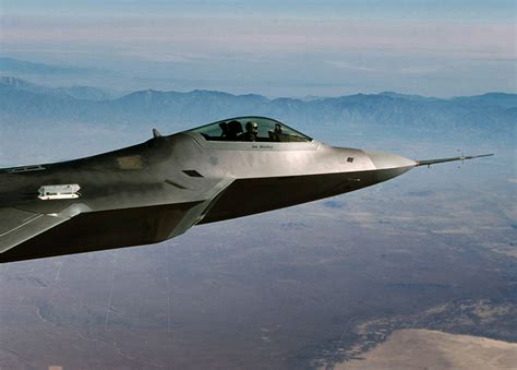 File:F-22 Raptor, gun door testing - 021105-O-9999G-084.jpg - Wikipedia