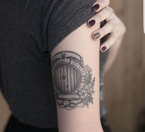 The Hobbit House tattoo - Gabby Hochmuth | Lotr tattoo, Tattoos ...