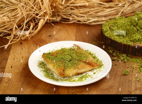 Turkish Dessert Katmer on Pistachio Powder Stock Photo - Alamy