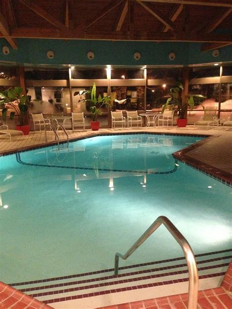 Detroit Marriott Southfield Pool: Pictures & Reviews - Tripadvisor