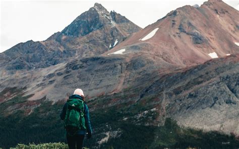 Person on Cliff · Free Stock Photo