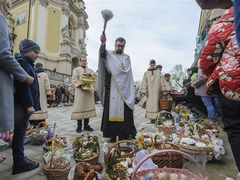 Ukraine marks Orthodox Easter with prayers for those trapped : NPR