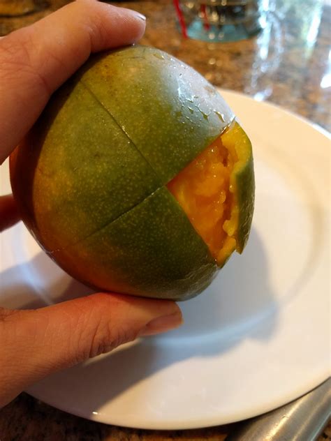 How To Peel A Mango - A Life Unprocessed