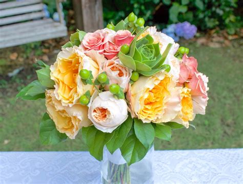 Make a Garden Rose Bouquet - Flower Magazine