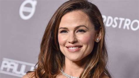 Jennifer Garner Shares Her Cat Moose's Unfortunate Mishap for National ...