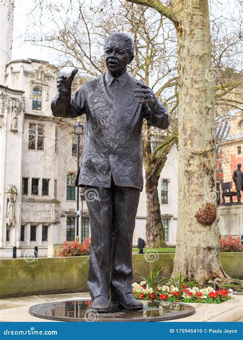 Nelson Mandela Bronze Sculpture, Parliament Square, London Editorial ...