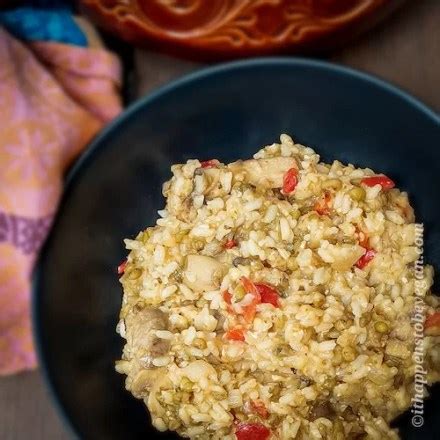 Easy vegan risotto with mushroom, capsicum and mung beans - It happens to be vegan