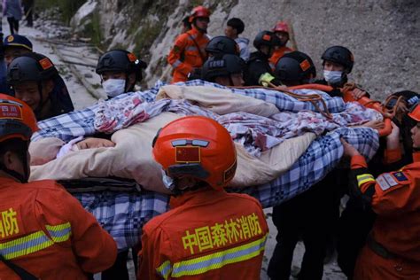 Strong Earthquake Shakes China’s Sichuan Province, Killing 65 - The New ...