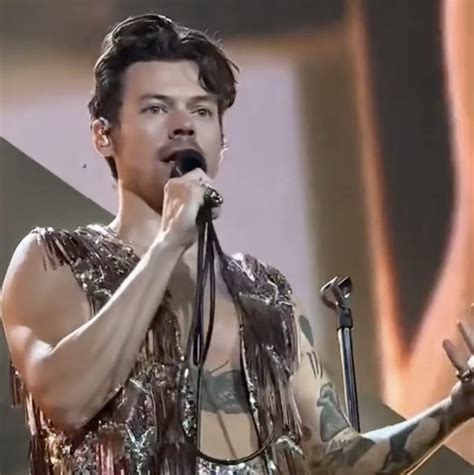 Harry Styles Debuts New Song At Final Love On Tour Show