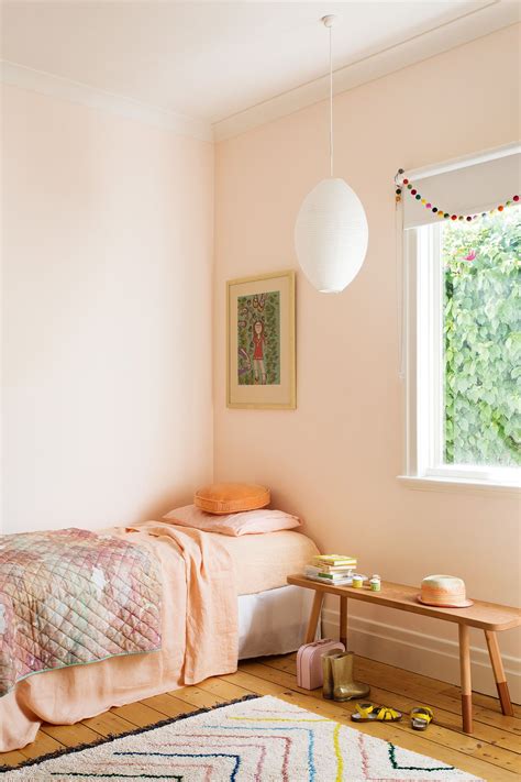 A peach-toned revamp transformed this Californian bungalow | Peach living rooms, Interior design ...