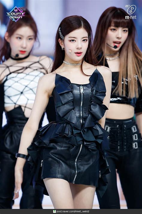 Kpop Wallpapers — Lia ITZY Wannabe Showcase Mnet Stage Wallpapers