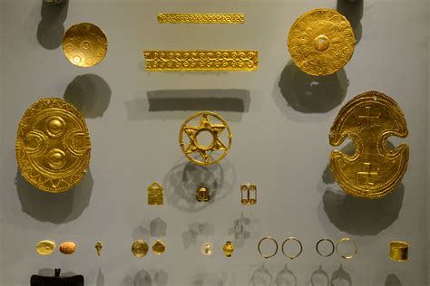Archaeological Museum of Heraklion - Minoan Jewelry | Knossos | Pictures in Global-Geography