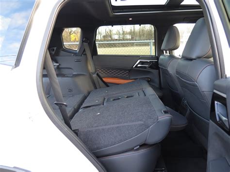 2022 Mitsubishi Outlander: 105 Interior Photos | U.S. News