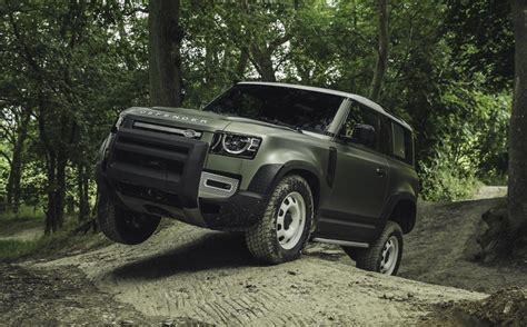 2020 Land Rover Defender 90-off road – PerformanceDrive