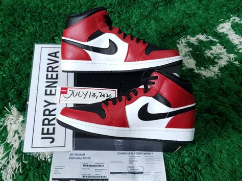 Jordan 1 Mid Chicago Black Toe, Men's Fashion, Footwear, Sneakers on Carousell