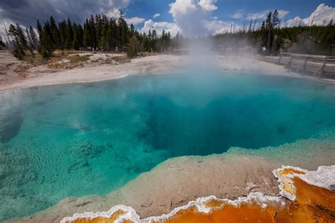 Premium Photo | Yellowstone Park