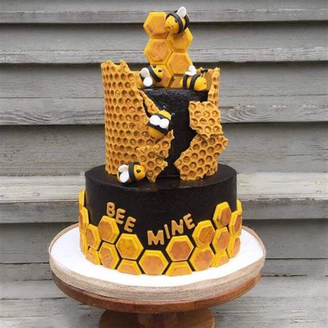 50 Bee Cake Design Images (Cake Gateau Ideas) - 2020 | Bee birthday cake, Honeycomb cake, Bee cakes