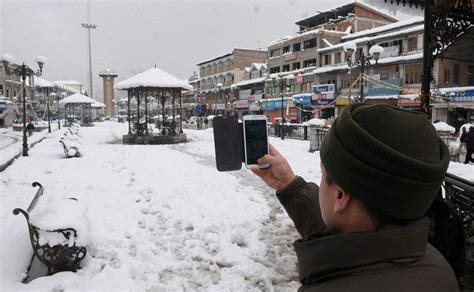 The splendid view of the busiest #market Lal Chowk in #winter season in #Kashmir at your glance ...