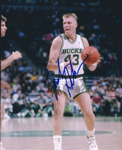 Autographed JACK SIKMA 8X10 Milwaukee Bucks photo - Main Line Autographs